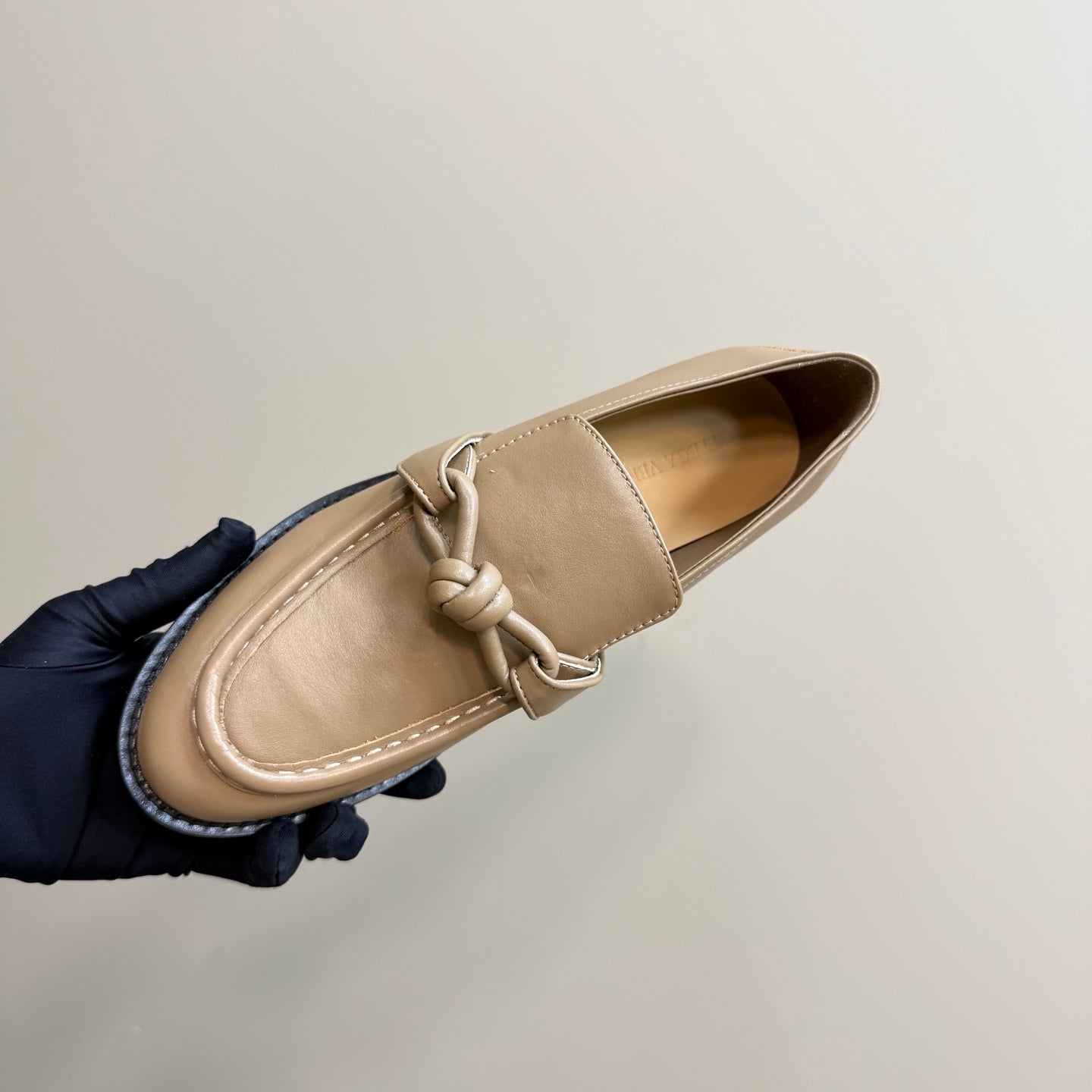 BOTTEGA VENETA ASTAIRE LOAFER IN LIGHT BROWN CALFSKIN