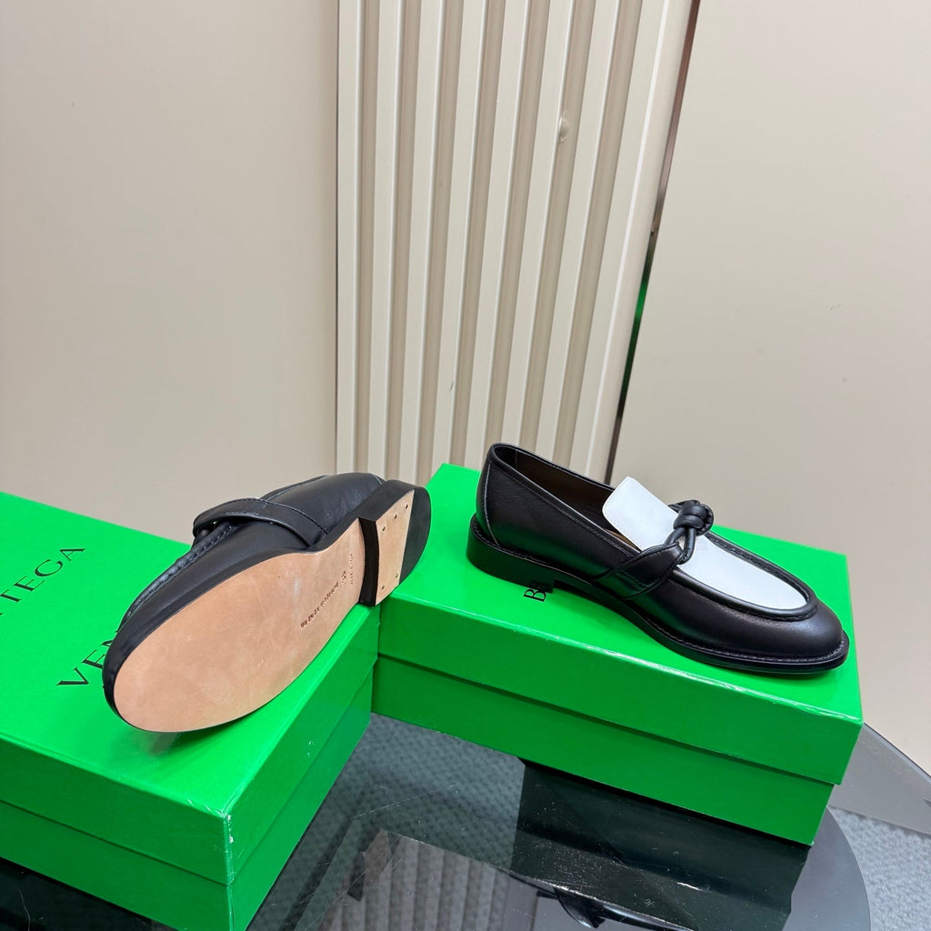 BOTTEGA VENETA ASTAIRE LOAFER IN WHITE MIX BLACK CALFSKIN