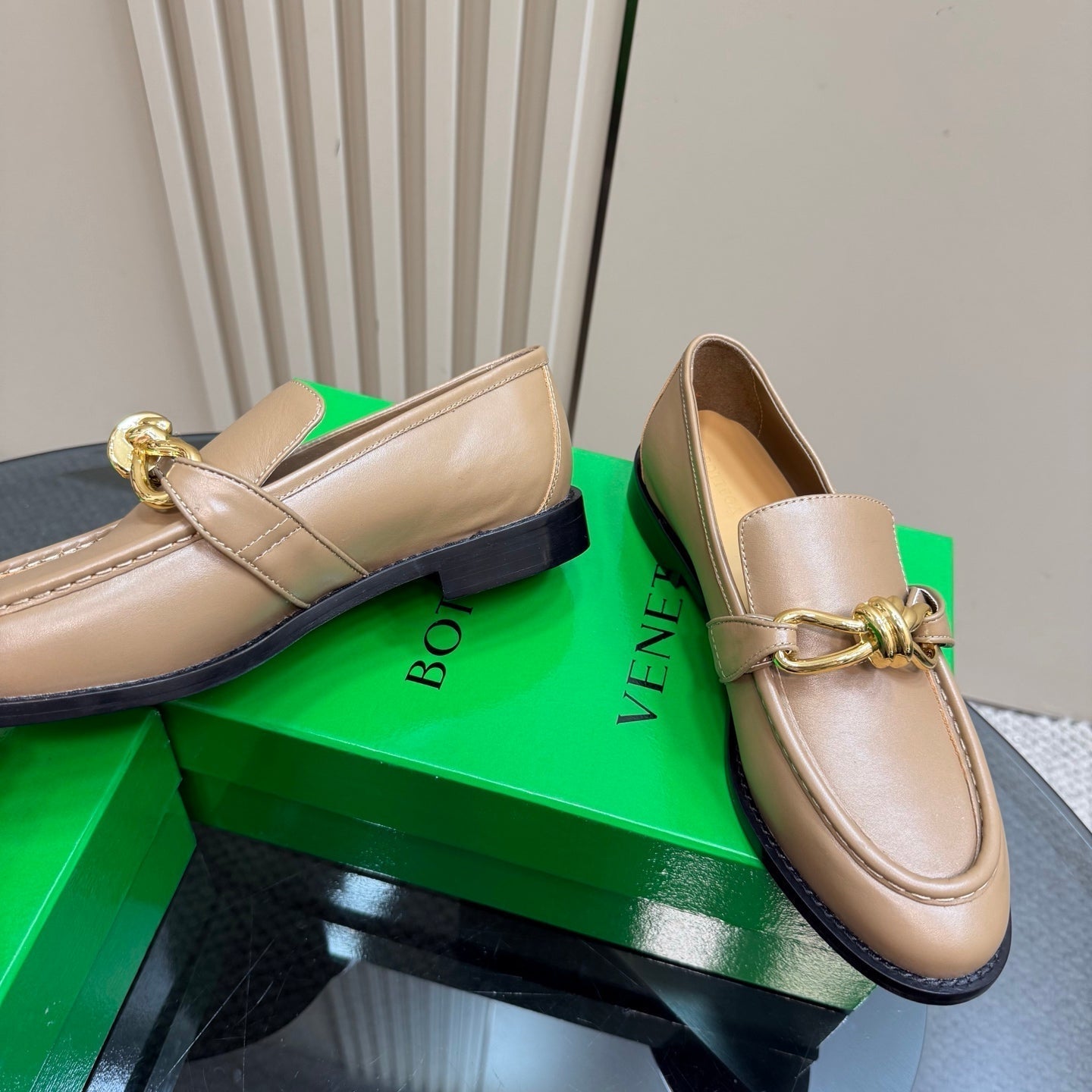 BOTTEGA VENETA ASTAIRE LOAFER IN LIGHT BROWN CALFSKIN WITH GOLD HARDWARE
