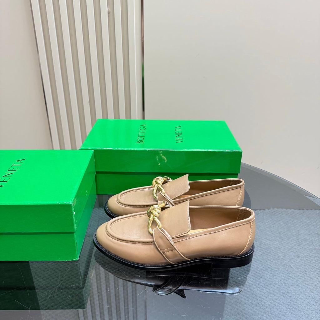 BOTTEGA VENETA ASTAIRE LOAFER IN LIGHT BROWN CALFSKIN WITH GOLD HARDWARE