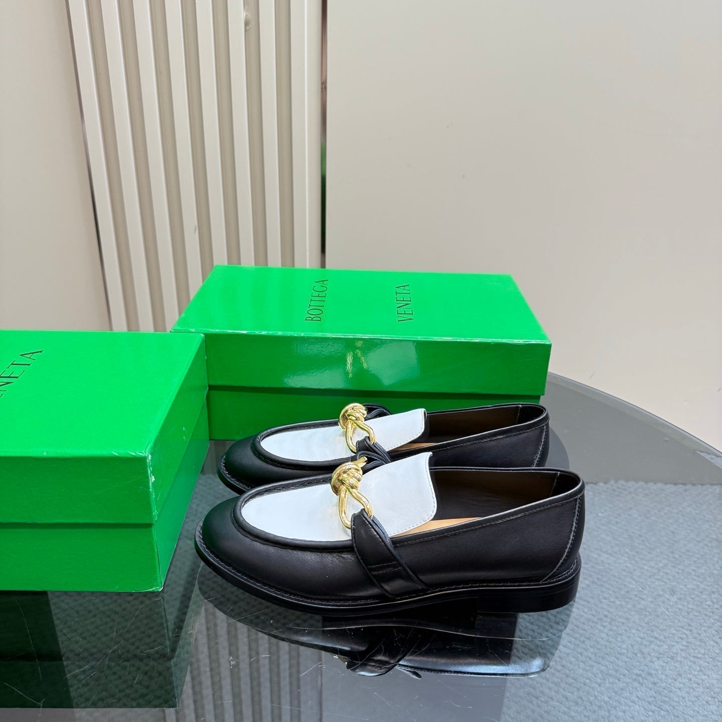 BOTTEGA VENETA ASTAIRE LOAFER IN WHITE MIX BLACK CALFSKIN WITH GOLD HARDWARE