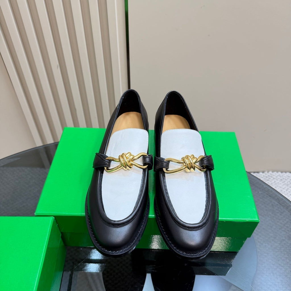 BOTTEGA VENETA ASTAIRE LOAFER IN WHITE MIX BLACK CALFSKIN WITH GOLD HARDWARE