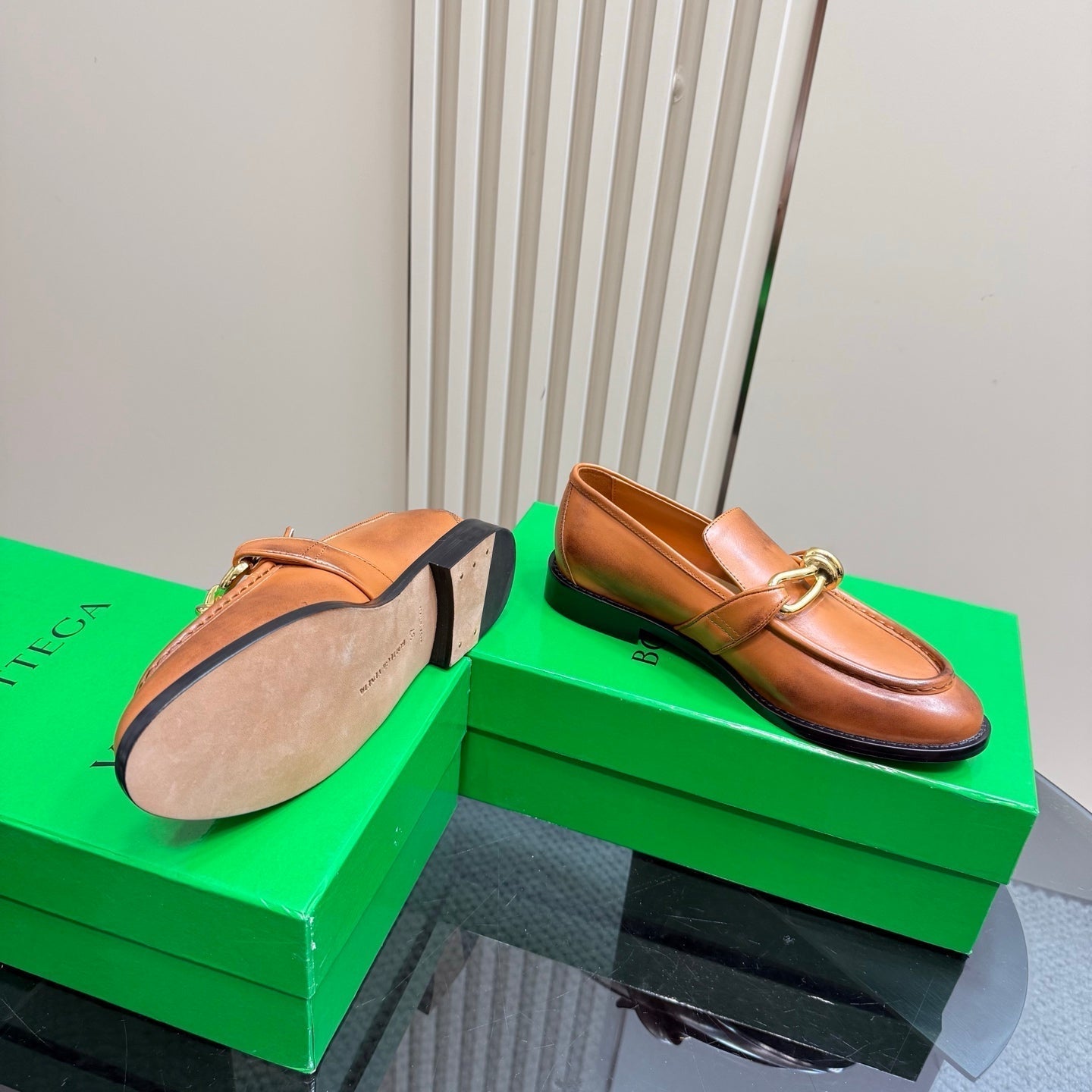 BOTTEGA VENETA ASTAIRE LOAFER IN CINNAMON BROWN CALFSKIN WITH GOLD HARDWARE