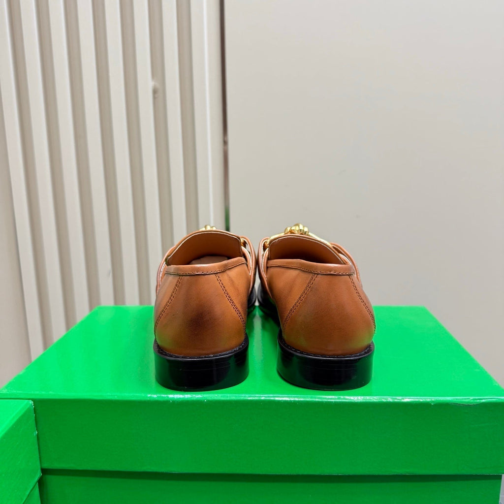 BOTTEGA VENETA ASTAIRE LOAFER IN CINNAMON BROWN CALFSKIN WITH GOLD HARDWARE
