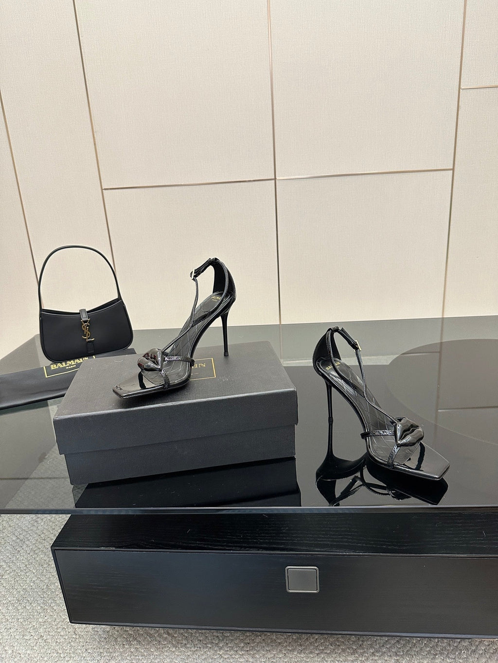 BALMAIN 25S LIPS SANDALS 10 IN BLACK CALFSKIN