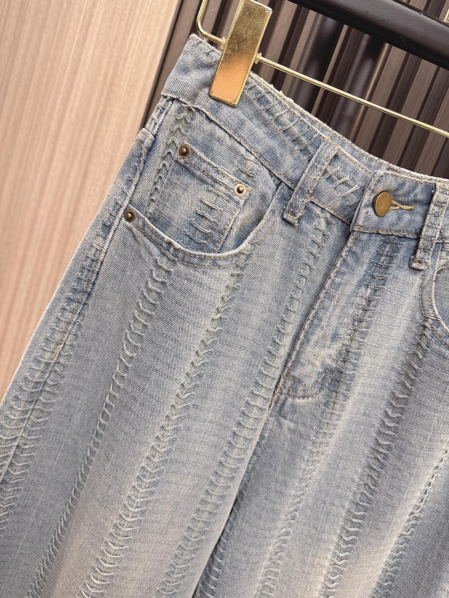CHANEL 26S STRAIGHT-LEG JEANS 816