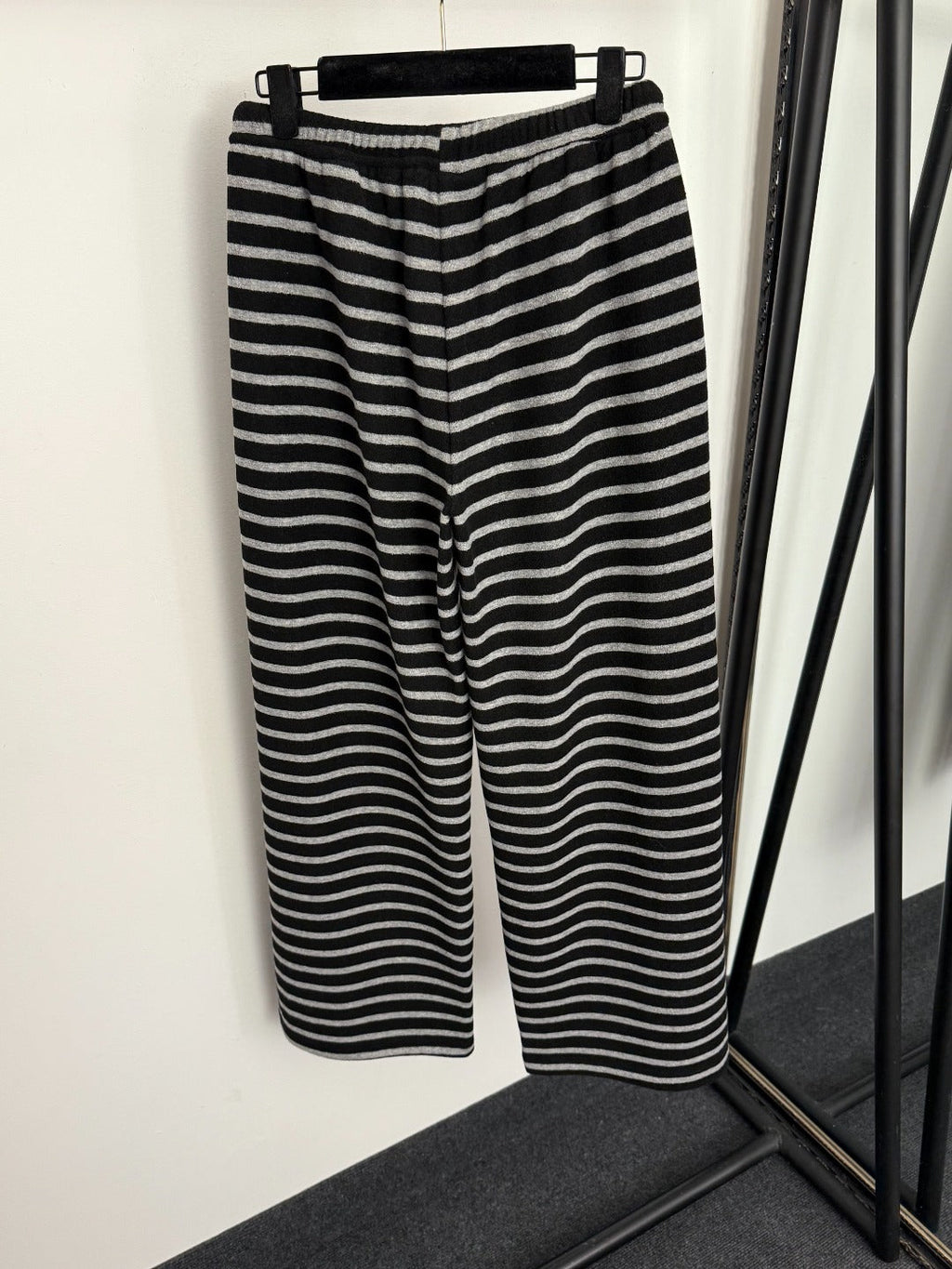 CHANEL 25S STRIPED PANTS 571