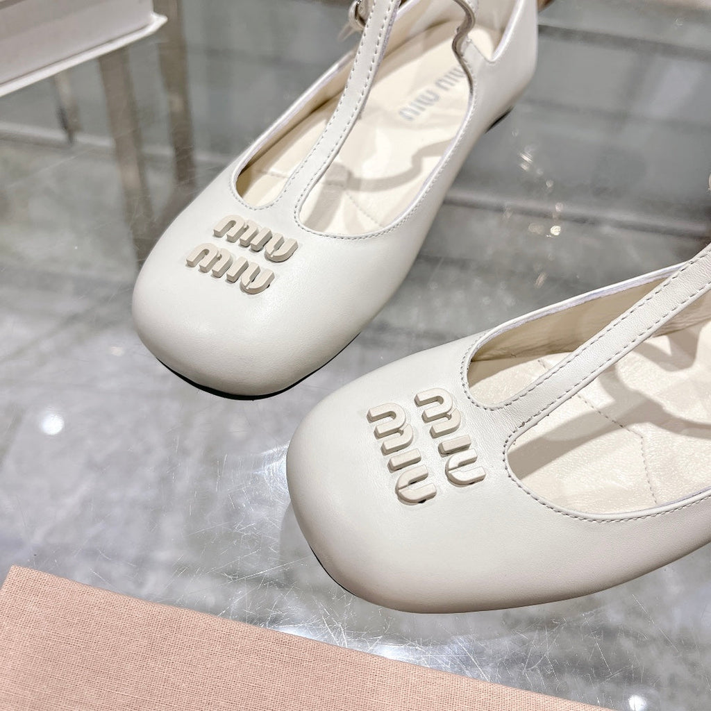 MARY JANE SANDAL WHITE WITH T - STRAP SHEEPSKIN